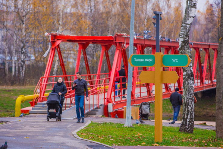 мост через реку уча в парке ивантеевка